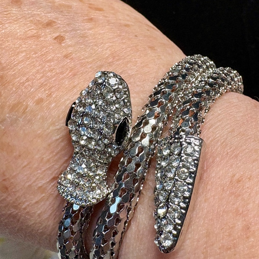 Elegant Silver serpentine/snake Crystal Bracelet